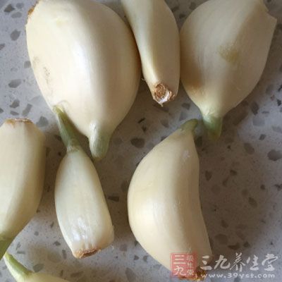 蒜泥少許，醬油醬汁1大匙