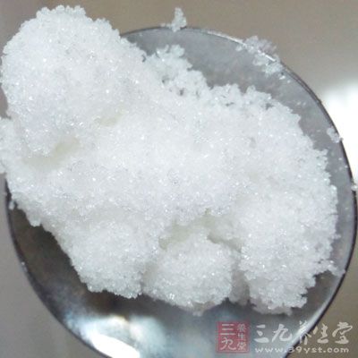 放入鹽、糖和花椒粉， 大火收汁