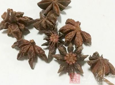 蓮花白,五花肉,蔥,姜,油,干辣2顆,八角1顆 蓮花白,五花肉,蔥,姜,油,干辣2顆,八角1顆