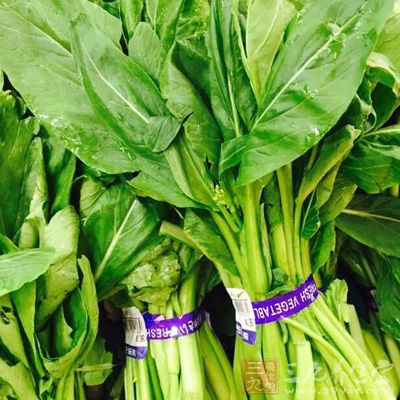香芋2個約800g,五花肉600g,青菜4棵 香芋2個約800g,五花肉600g,青菜4棵