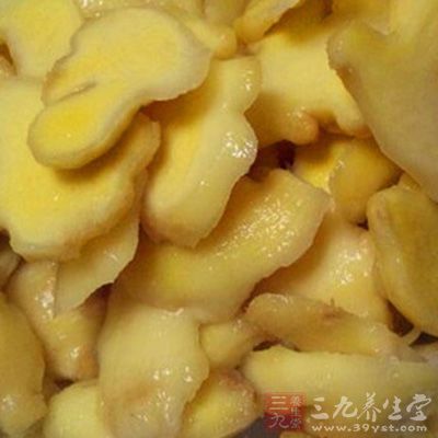 青魚(或草魚)1條(約700g),大蔥5段,姜片4片,生抽 青魚(或草魚)1條(約700g),大蔥5段,姜片4片,生抽