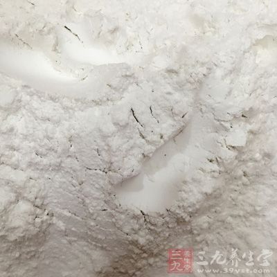 澄粉(150克)、鮮蝦(250克)、豬肉末、澱粉、料酒