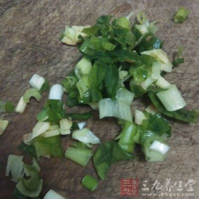 生水餃10顆,盒裝豆腐1盒,蔥花20公克 生水餃10顆,盒裝豆腐1盒,蔥花20公克