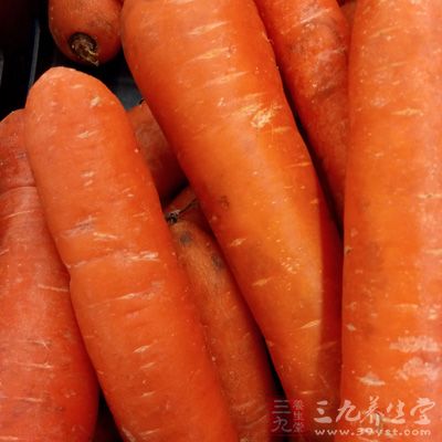 用料魚肚150克，胡蘿卜100克