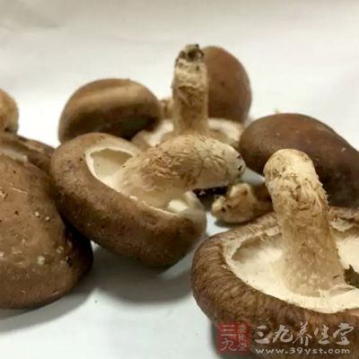 瘦肉半斤，香菇6朵，小蔥2根