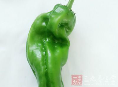 臭豆腐3塊,青椒1/4條,黃甜椒1/4條 臭豆腐3塊,青椒1/4條,黃甜椒1/4條
