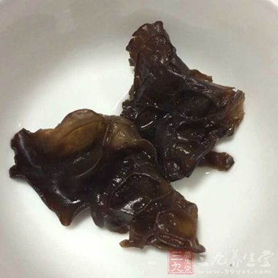 羊肚(200克)、玉蘭片(50克)、木耳25克) 羊肚(200克)、玉蘭片(50克)、木耳25克)