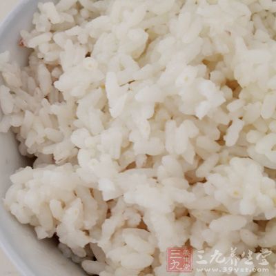 米飯1大碗,鹽少許,油少許 米飯1大碗,鹽少許,油少許