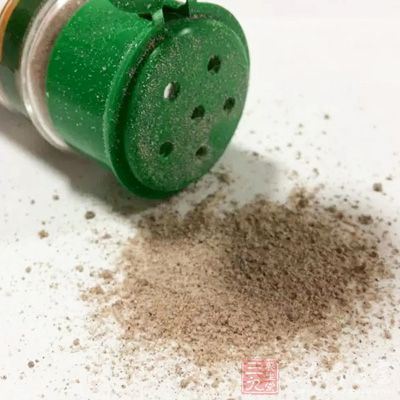黃魚一尾,鹽,蔥姜少許,胡椒粉適量 黃魚一尾,鹽,蔥姜少許,胡椒粉適量