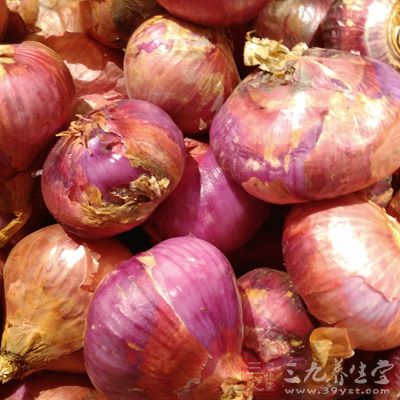 平魚、洋蔥、姜、植物油、料酒、糖、醋、花椒粉鹽、蚝油、澱粉 平魚、洋蔥、姜、植物油、料酒、糖、醋、花椒粉鹽、蚝油、澱粉