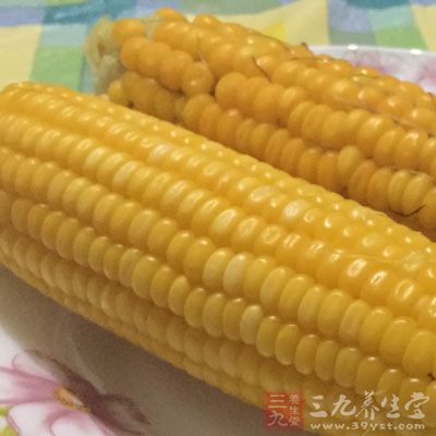 金燦燦玉米1個，雞蛋1個，面包糠適量，梅粉適量，芝士適量