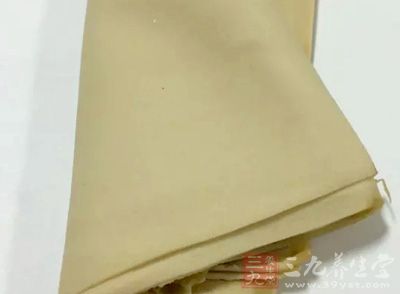 千張,胡蘿卜,黃瓜,沙拉醬,肉松 千張,胡蘿卜,黃瓜,沙拉醬,肉松