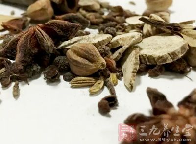 牛腩、蔥、姜、蒜、辣椒粉、剁椒、八角