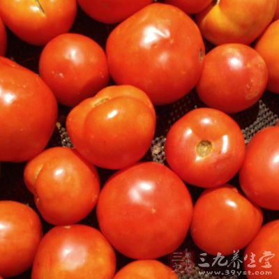 牛腱肉約400克，番茄3個