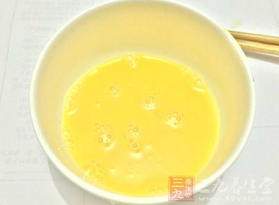 草魚500克，酸白菜150克，雞蛋清50克
