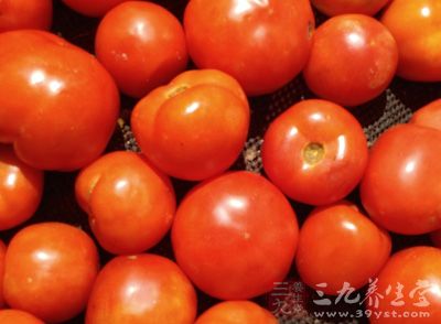 雞爪500g、黃醬60g、西紅柿100g、姜10g