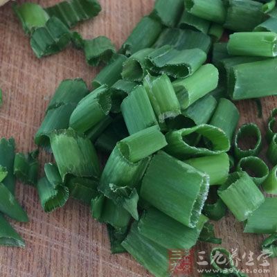 鴨，清水，精鹽，花椒，五香粉，蔥，姜，八角，香醋