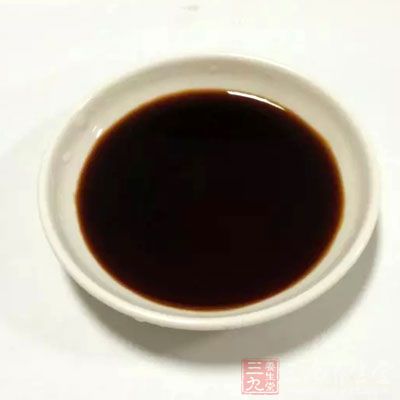 鴨子，精鹽100克，花椒，五香粉，清水500克，蔥15克，姜15克，八角3只，香醋
