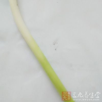 鯉魚一條、蔥一條、姜300克、桂皮、白酒1勺 鯉魚一條、蔥一條、姜300克、桂皮、白酒1勺