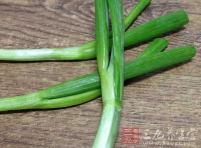 光鵝半只,芋仔幾只,柱候醬,姜蔥蒜適量 光鵝半只,芋仔幾只,柱候醬,姜蔥蒜適量