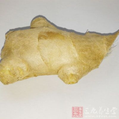 接著在其中加入一些蔥姜、紹酒、水，在蒸籠上蒸透