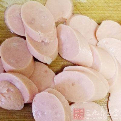嫩豆腐一盒，鮮香菇，筍，火腿腸，水澱粉，雞蛋一個