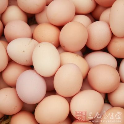 雞蛋2個，面粉30公克，面包粉50公克