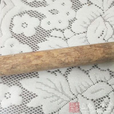 工具： 擀面杖、蓖子，竹子編的，叫法不一，功能一樣，放餃子不容易粘底