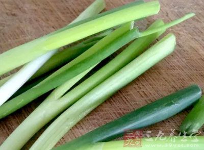 肉餡時令蔬菜，蔥，鹽，醬油，五香粉，姜粉，香油，色拉油