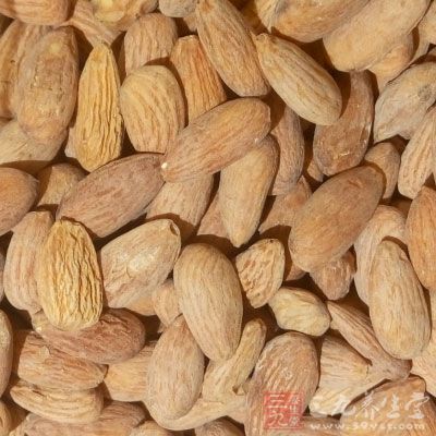 杏仁1c，去皮花生2/3c，芝麻1/2c，白糖3/4c，麥芽糖1/2c，菜油15ml
