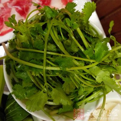 出鍋前撒香菜末即可 出鍋前撒香菜末即可