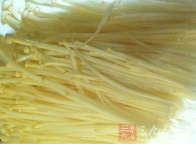 金針菇去根切段