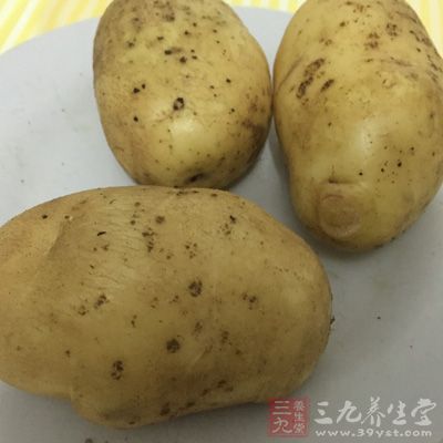 馬鈴薯味甘、性平。具有補氣、健脾的作用