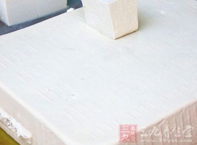 新鮮肥豬肉100克，豬血旺150克，豬肝50克，豬大腸50克，白豆腐100克
