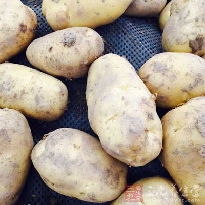 大鵝，土豆，姜，大蔥，花椒，大料，醬油，糖，鹽