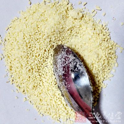 砂糖500克，鹽350克，雞精50克，黑椒粉15克