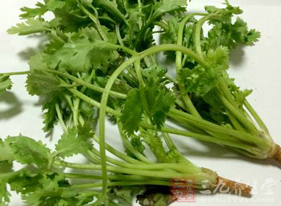 牛肉400克,香菜20克,蔥花10克 牛肉400克,香菜20克,蔥花10克