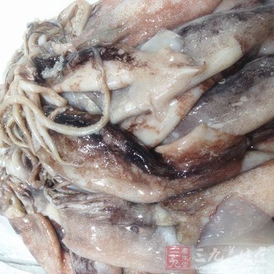 新鮮鱿魚，紅薯粉，雞蛋液，香炸粉