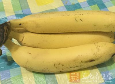 香蕉兩根，雞蛋50克