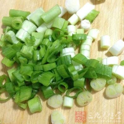 五花肉、香蔥、姜、老抽、生抽、料酒、冰糖、八角、花椒、桂皮、丁香