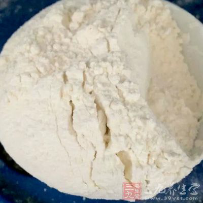 面粉110克,花生碎少許,雞蛋2個120克,白糖50克 面粉110克,花生碎少許,雞蛋2個120克,白糖50克