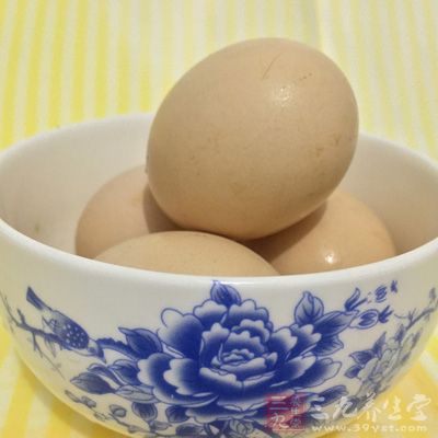 雞蛋，高筋面粉，低筋面粉，干酵母