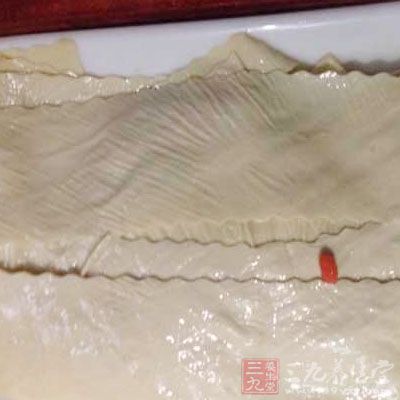 豆腐皮1張，韭萊25克，蔥頭10克，味精1克