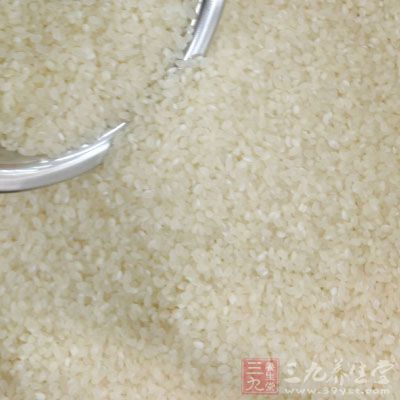五花肉1塊，小米1杯子，生抽和味極鮮醬油適量