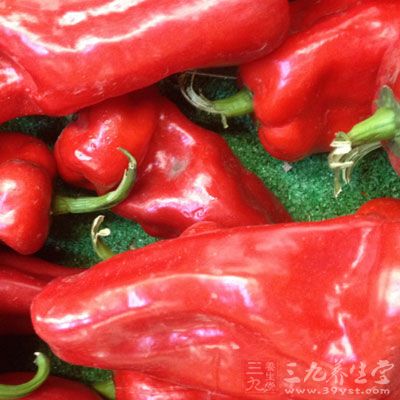 食鹽適量，醬油適量，味精適量，調和油適量，柿子椒適量，紅椒適量