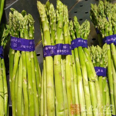 蘆筍1扎，牛肉300克，姜適量