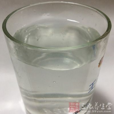 面粉300克,水180克,酵母5克,糖20克,食用鹼1克,鹽5克,溫水15M 面粉300克,水180克,酵母5克,糖20克,食用鹼1克,鹽5克,溫水15M