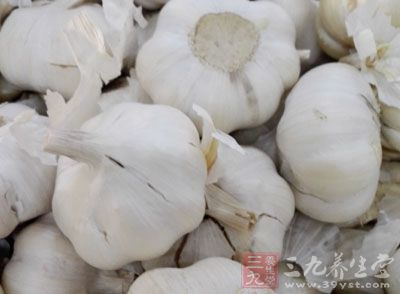 蒜頭2兩，絞肉1斤，豆干丁1/2斤