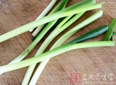 荞麥面80公克，海苔絲適量，蔥花適量，綠芥末適量