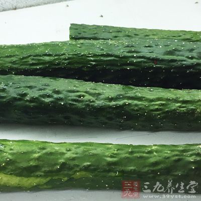 荞麥面，黃瓜，豆芽，蒜蓉，香菜